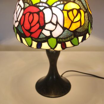 LongHuiJing Tiffany Stained Glass Style Desk Light Red Rose Lampshade Table Reading Night Light W8H15Inch