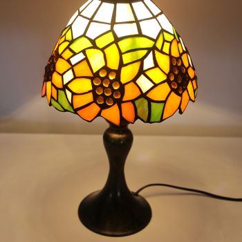 LongHuiJing Tiffany Stained Glass Style Desk Light Yellow Sunflower Lampshade Table Reading Night Light W8H15Inch