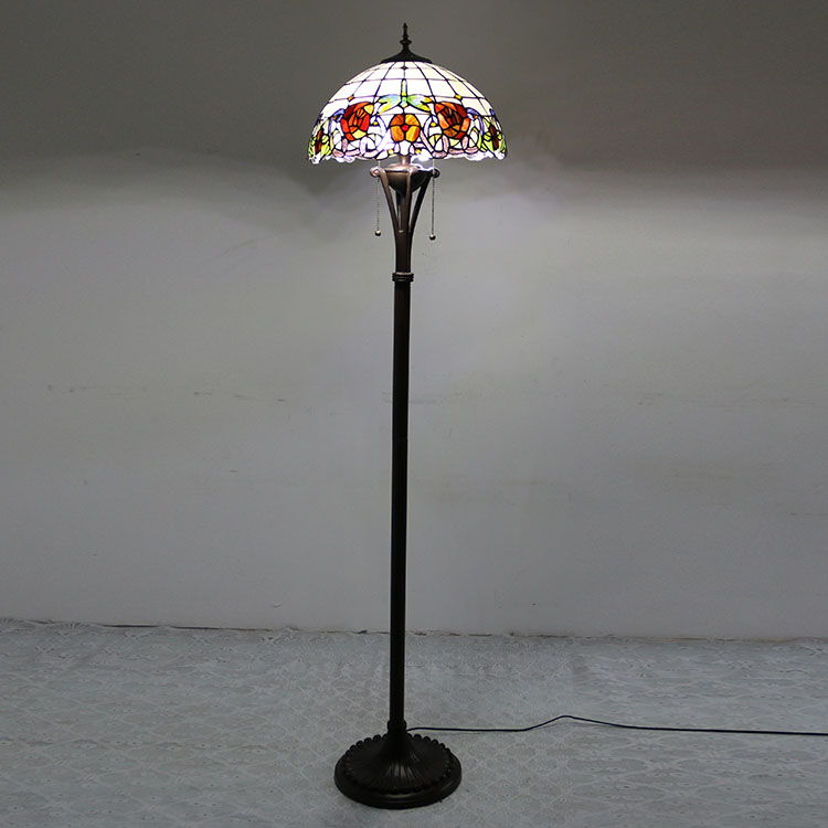 LongHuiJing Tiffany Style Turkey Pendant Light Vintage American Stained Glass Pendant Light Red Rose Pattern Lampshade