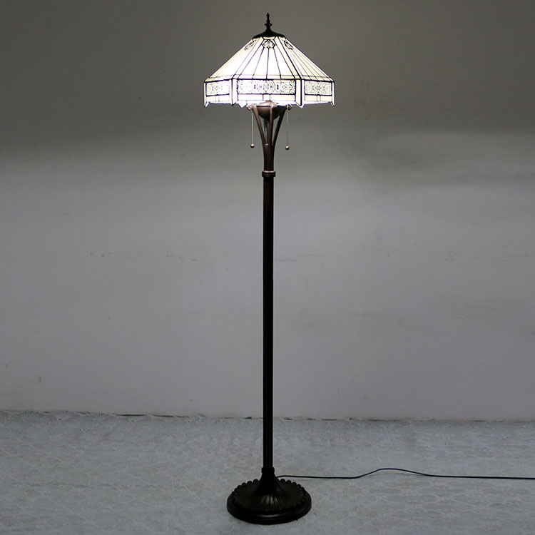 LongHuiiJing Tiffany Style Turkey Floor Light Vintage American Stained Glass Floor Lamps Creative Pattern Lampshade