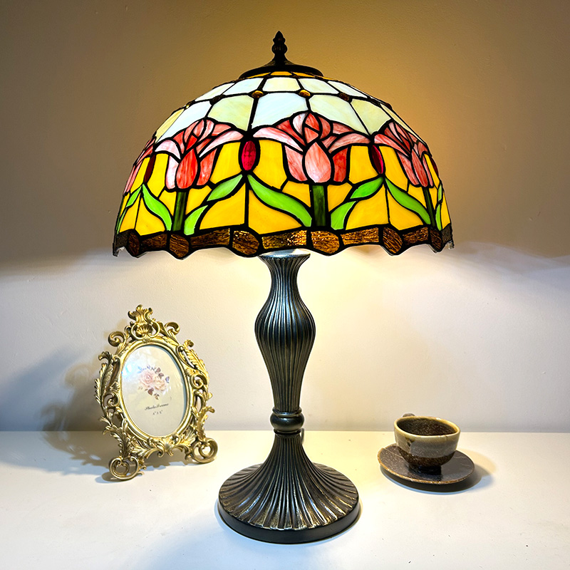 LongHuiJing Traditional Tiffany Pastoral Tulip Flower Stained Glass 2-Light Table Lamp For Bedroom